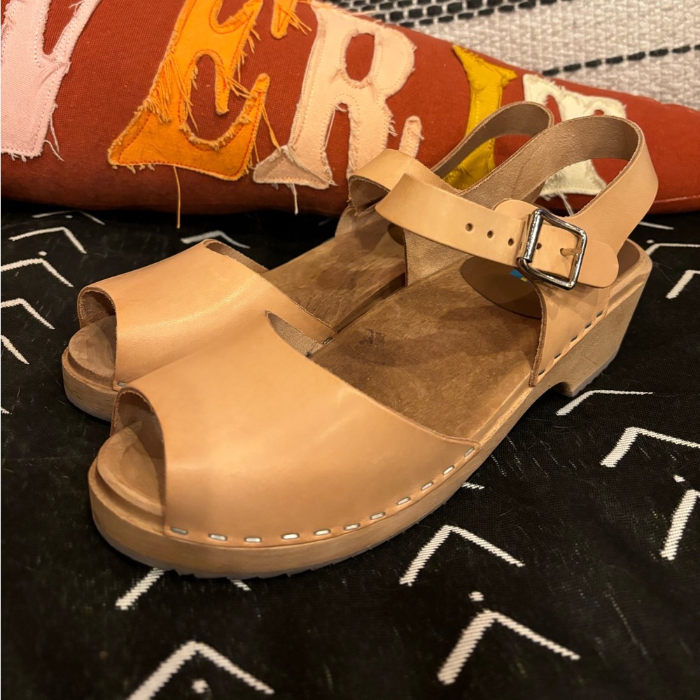 MIA Clogs - Picture 2 of 5